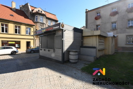 Kiosk w centrum z wyposażeniem gastronomicznym